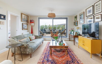 Property on Union Road, PO31 7TP