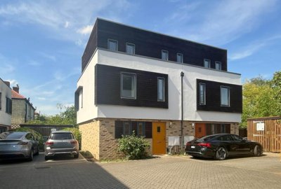 Property on CB4 1FU
