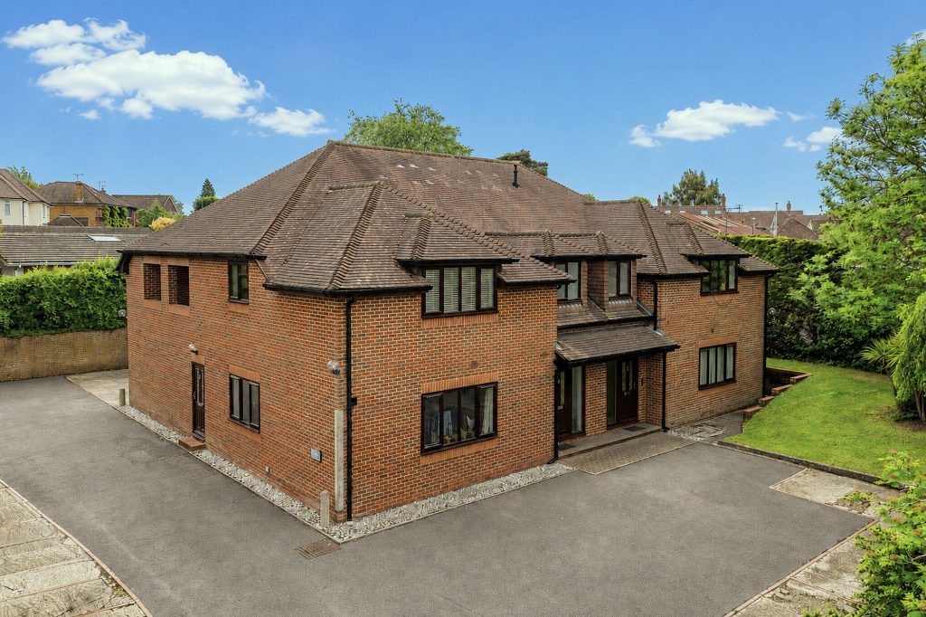 Property main image
