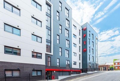 Property on Dumfries Street, LU1 5FT