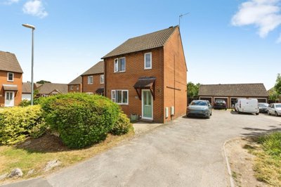 Property on Bosham Close, RG6 4DG