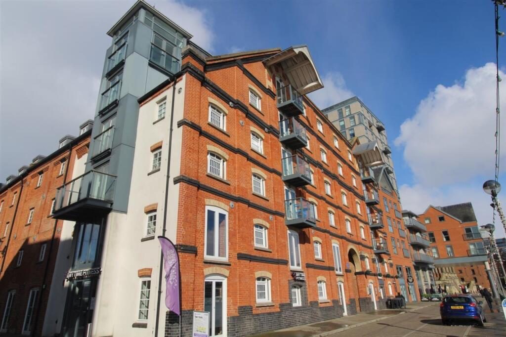 Property main image
