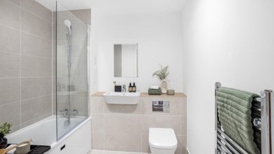 Property on RG2 6BW