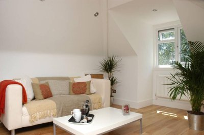 Property on N12 8JN