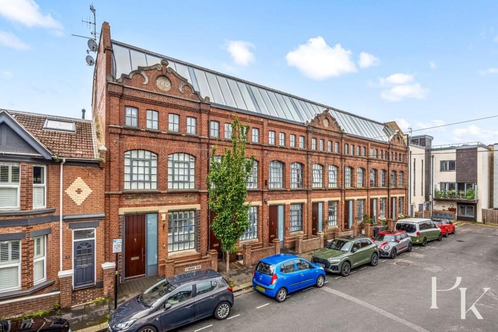 Property main image