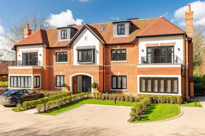 Property on New Road, AL6 0AL