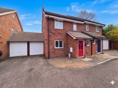 Property on Cullen Close, LU3 1FJ