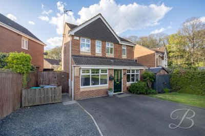 Property on King George V Avenue, NG18 4FR