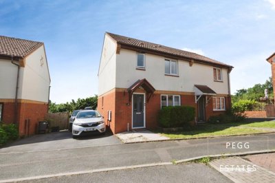 Property on Kingfisher Close, TQ2 7TF