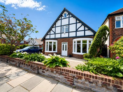 Property on Roseacre, FY4 2PN