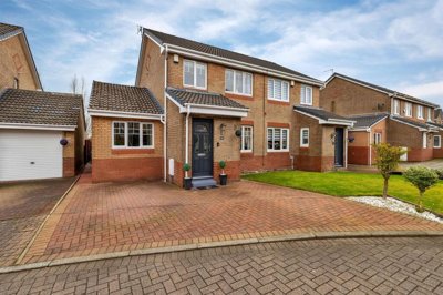 Property on Bute Crescent, G60 5AW