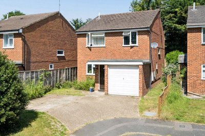 Property on Mile Elm, SL7 1JJ