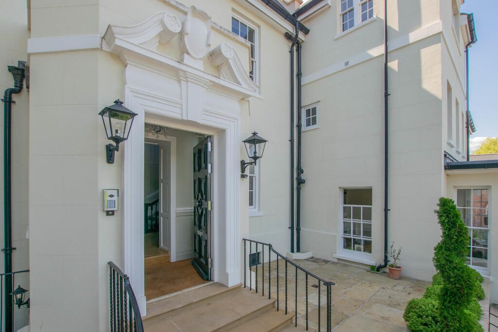 Property main image