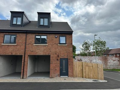 Property on OL8 3BU