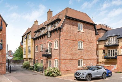 Property on Kings Road, HP4 3FU