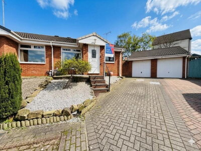 Property on Thornhill Croft, LS12 4JX