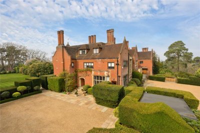 Property on Old Avenue, KT13 0QE