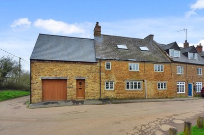 Property on Silver Street, OX17 2JR