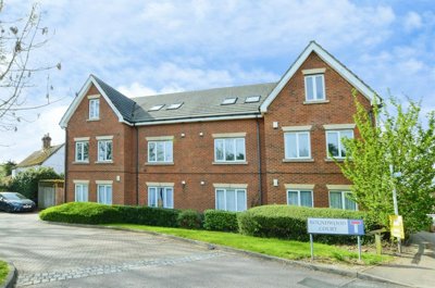 Property on Roundwood Lane, AL5 3BJ