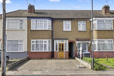 Property on Carisbrook Close, EN1 3NA