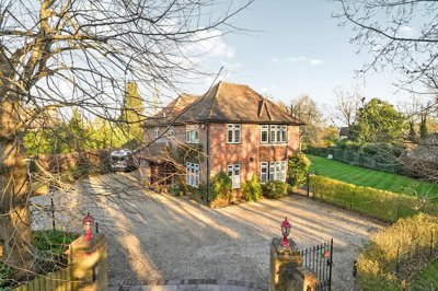 Property on Cokes Lane, HP8 4UD