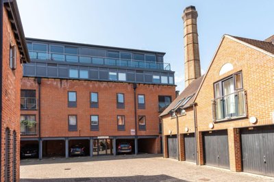 Property on St Thomas Street, OX1 1JE