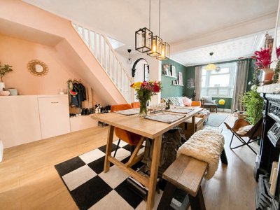 Property on Linslade Street, SN2 2BL