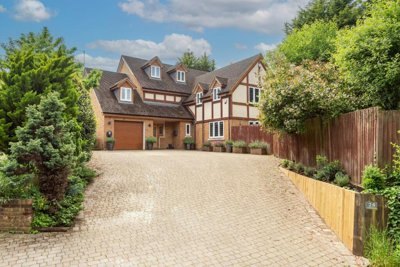 Property on London Road, HP4 2ND