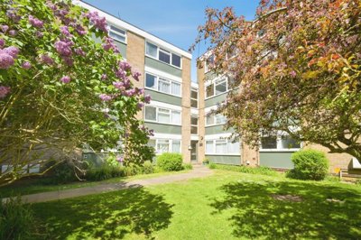Property on Abbots Park, AL1 1TW