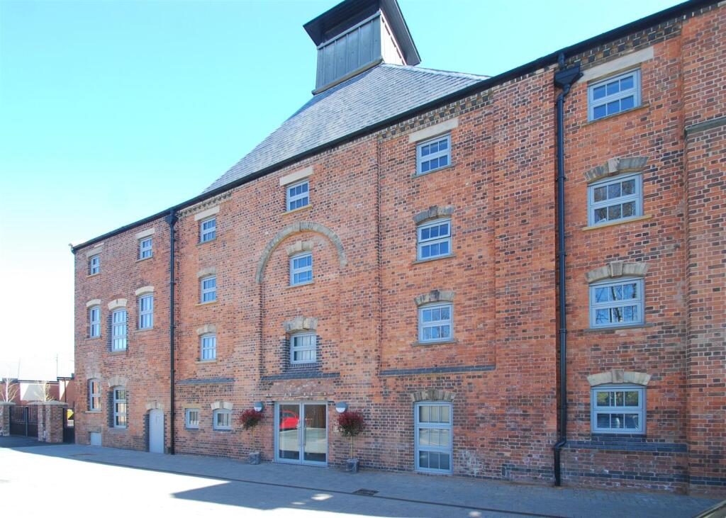 Property main image