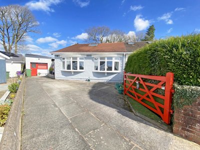 Property on Heol Uchaf, CF46 6NT