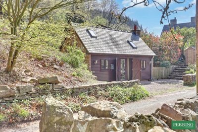 Property on GL14 2UB