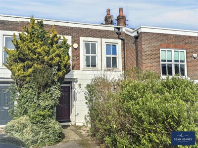 Property on Belgravia Close, EN5 5XA