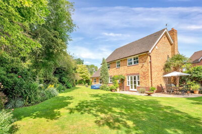 Property on Glebeland Close, LE7 4TT