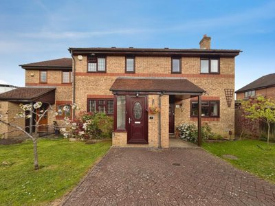 Property on Higher Alham, RG12 0GR