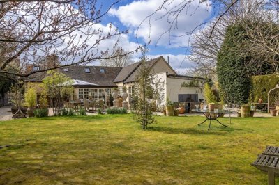 Property on Church Street, OX7 6XG