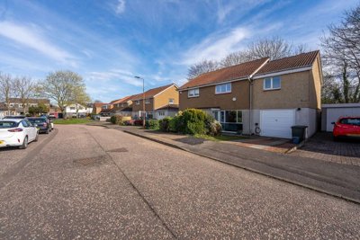 Property on Currievale Park, EH14 5TL