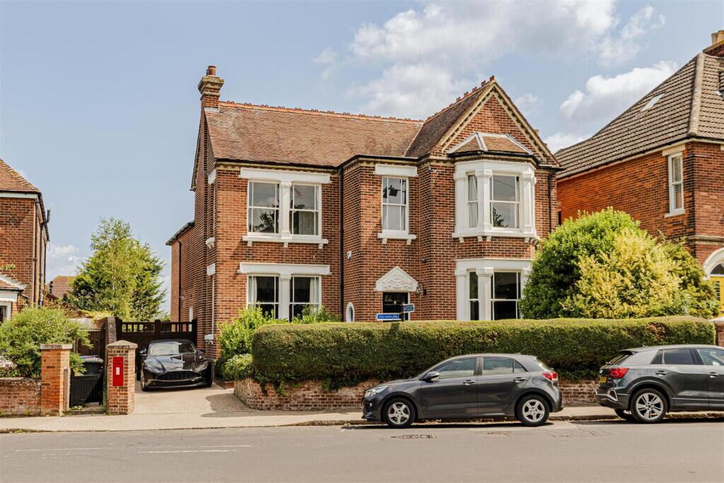 Property main image