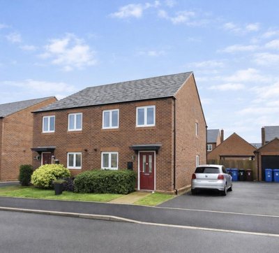 Property on Nash Road, OX25 5BL