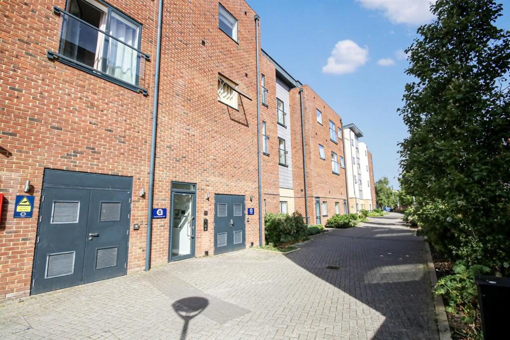 Property main image