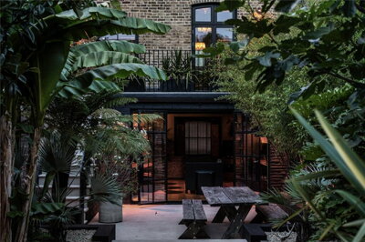 Property on Colvestone Crescent, E8 2LJ