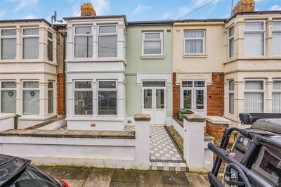 Property on Lakeside Avenue, PO3 6EZ