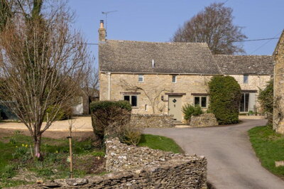 Property on GL54 3NP