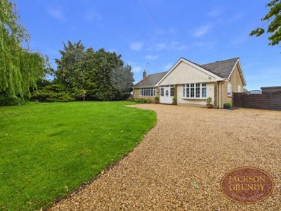 Property on Long Buckby Road, NN11 2LT