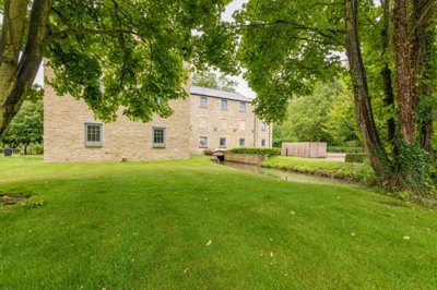 Property on Witan Way, OX28 4DG