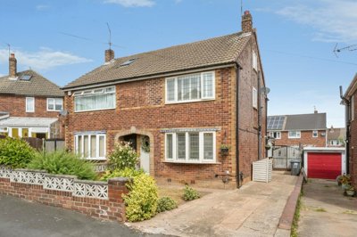 Property on Glastonbury Gate, DN5 8PD