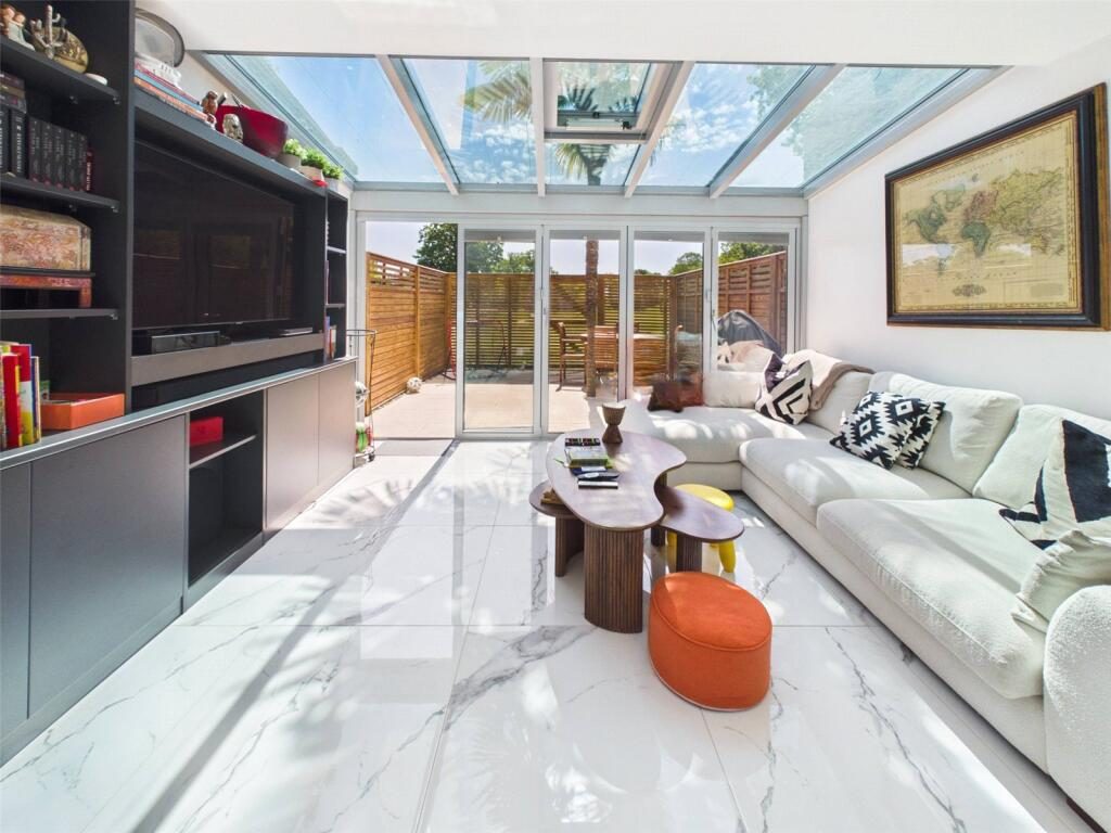Terraced House