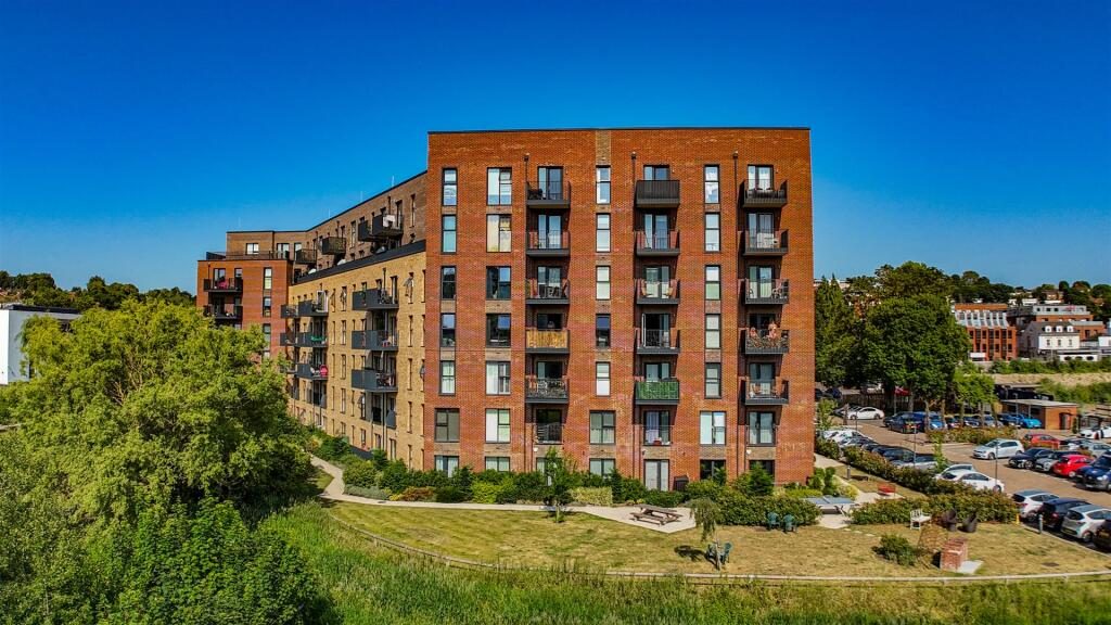 Property main image