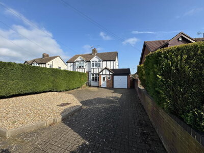 Property on Wigmore Lane, LU2 8AB