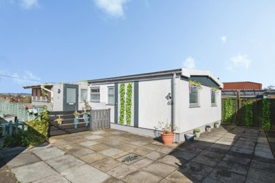 Property on Drake Avenue, EX2 5QQ